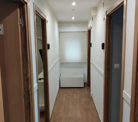 Konukevi Ecorooms Scq Estacion 3*